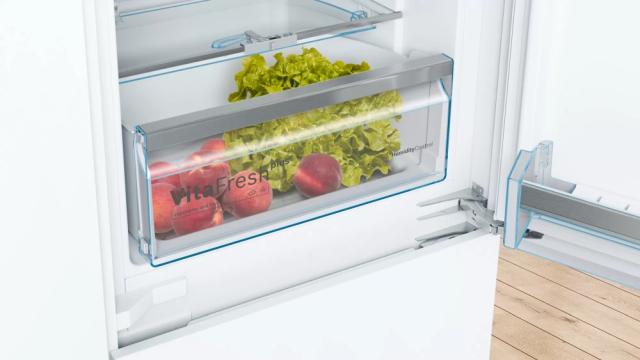 Хладилник Bosch KIS87AFE0 SER6 BI fridge-freezer LowFrost, E, 177,2cm, 270l(209+61), 36dB, VitaFresh Plus, EasyAccess shelf, Vario Shelf, 2 cooling systems, display, flush-folding