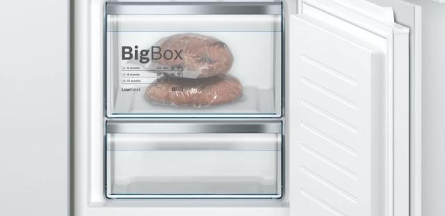 Хладилник Bosch KIS87AFE0 SER6 BI fridge-freezer LowFrost, E, 177,2cm, 270l(209+61), 36dB, VitaFresh Plus, EasyAccess shelf, Vario Shelf, 2 cooling systems, display, flush-folding
