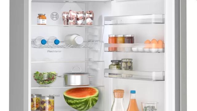 Хладилник Bosch KGN39VIBT SER6 FS fridge-freezer NoFrost, C, 203/60/66cm, 363 l (260+103), 35 dB(B), VitaFresh XXL, 0° drawer, Metal Backwall with Multi Airflow,  Flex Interior, Intelligent Inverter Technology, Black ColorGlass, HC ready