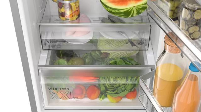 Хладилник Bosch KGN39VIBT SER6 FS fridge-freezer NoFrost, C, 203/60/66cm, 363 l (260+103), 35 dB(B), VitaFresh XXL, 0° drawer, Metal Backwall with Multi Airflow,  Flex Interior, Intelligent Inverter Technology, Black ColorGlass, HC ready