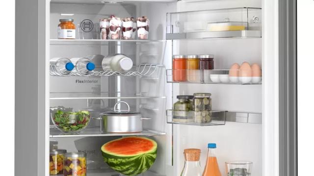 Хладилник Bosch KGN39LBCF, SER6, FS fridge-freezer NoFrost, C, 203/60/66cm, 363l(260+103), 35dB(B), VitaFresh XXL, 0° drawer, Metal Backwall with Multi Airflow,  Flex Interior, Intelligent Inverter Technology, Black ColorGlass, HC ready