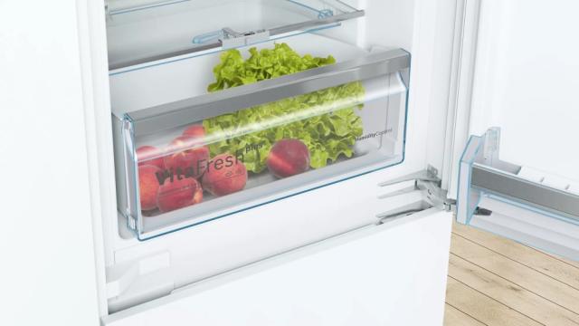 Хладилник Bosch KIS86AFE0 SER6 BI fridge-freezer LowFrost, E, 177,2cm, 265l(191+74), 36dB, VitaFresh Plus, EasyAccess shelf, Vario Shelf, 2 cooling systems, display, flush-folding