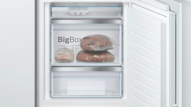 Хладилник Bosch KIS86AFE0 SER6 BI fridge-freezer LowFrost, E, 177,2cm, 265l(191+74), 36dB, VitaFresh Plus, EasyAccess shelf, Vario Shelf, 2 cooling systems, display, flush-folding
