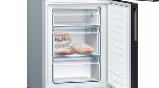 Хладилник Bosch KGV36VBEAS SER4 FS Fridge-freezer LowFrost, E, 186/60/65cm, 308l(214+94), 39dB, VitaFresh, fan, black