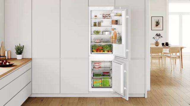 Хладилник Bosch KIN86NSF0, SER2, Built-in fridge-freezer, NoFrost, F, 177,2 cm 260 l (184+76), 39 dB, MultiBox, EcoAirflow, BigBox, SuperFreezing, VarioZone