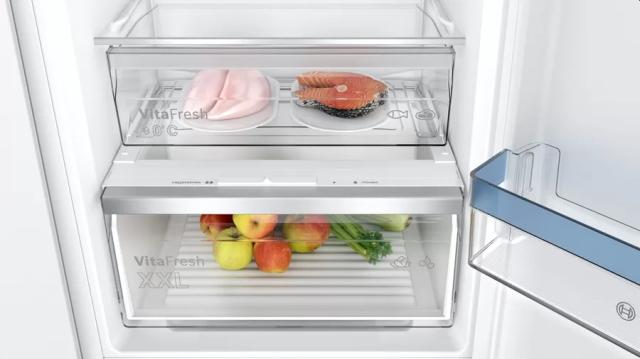 Хладилник Bosch KIN86VFE0, SER4, Built-in fridge-freezer, NoFrost, E, 177,2 cm, 260 l (184+76), 35 dB(B), VitaFresh XXL <0°C>, EcoAirflow, display, BigBox, sliding hinge