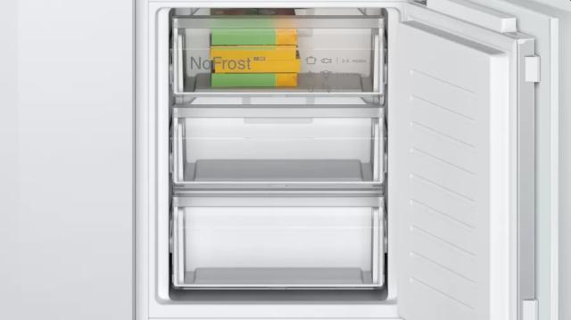 Хладилник Bosch KIN86VFE0, SER4, Built-in fridge-freezer, NoFrost, E, 177,2 cm, 260 l (184+76), 35 dB(B), VitaFresh XXL <0°C>, EcoAirflow, display, BigBox, sliding hinge