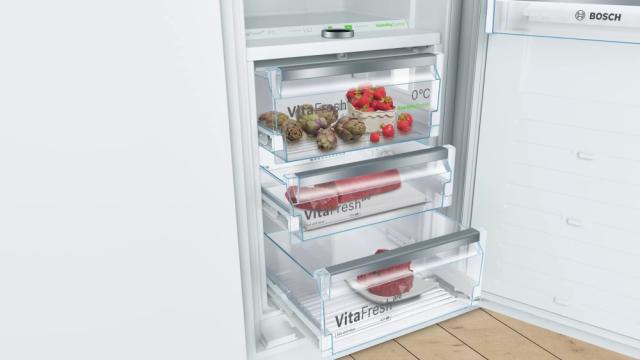 Хладилник Bosch KIF81PFE0 SER8 BI fridge, E, 177,5cm, 289l, 37dB, VitaFresh Pro 83l, EasyAccess shelf, Vario Shelf, display, flush-folding