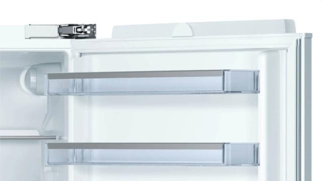 Хладилник Bosch KUR15AFF0 SER6, Built-under fridge, F, 82 cm, 137 l, 38 dB(C), MultiBox, ventilation in plinth, flush-folding