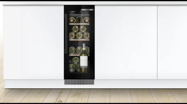 Шкаф за вино Bosch KUW20VHF0 SER6 Wine cooler with glass door, F, 82.0 cm x 30.0 cm x 55.0 cm, Number of shelves - 4, Capacity for bottles of 750 ml - 21, Temperature range (° C) - 5-20 ° C, 38 dB (A)