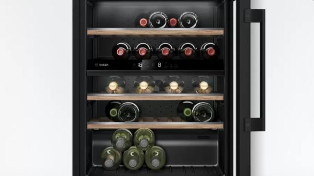 Шкаф за вино Bosch KUW21AHG0 SER6 Wine cooler with glass door, G, 82.0 cm x 60.0 cm x 56.0 cm, Number of shelves - 5, Capacity for bottles of 750 ml - 44, Number of temperature zones - 2, Temperature range (° C) - 5-20 ° C, 38 dB (A)