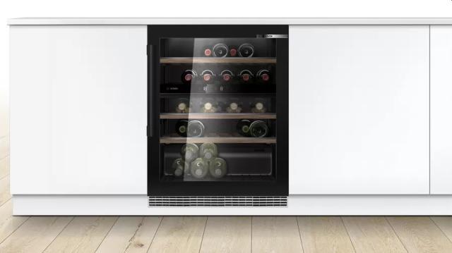 Шкаф за вино Bosch KUW21AHG0 SER6 Wine cooler with glass door, G, 82.0 cm x 60.0 cm x 56.0 cm, Number of shelves - 5, Capacity for bottles of 750 ml - 44, Number of temperature zones - 2, Temperature range (° C) - 5-20 ° C, 38 dB (A)