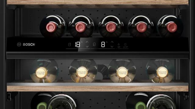 Шкаф за вино Bosch KUW21AHG0 SER6 Wine cooler with glass door, G, 82.0 cm x 60.0 cm x 56.0 cm, Number of shelves - 5, Capacity for bottles of 750 ml - 44, Number of temperature zones - 2, Temperature range (° C) - 5-20 ° C, 38 dB (A)