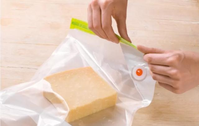 Аксесоар Bosch MSZV0FB1, Set of 10 vacuum bags with zipper (1.2 l), BPA-free, reusable, dishwasher safe, suitable for low-temperature sous-vide cooking