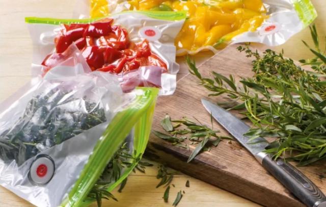 Аксесоар Bosch MSZV0FB3, Set of 10 large vacuum bags with zipper (3.8 l), BPA-free, reusable, dishwasher safe, suitable for low-temperature sous-vide cooking