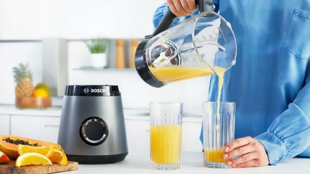 Блендер Bosch MMB6174S Series 4, VitaPower Blender, 1200 W, Glass ThermoSafe jug 1.5 l, Tritan ToGo bottle 0.6 l, Two speed settings and pulse function, ProEdge stainless steel blades made in Solingen, Silver