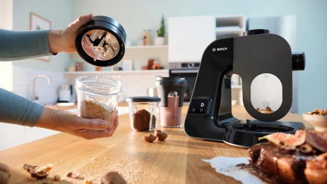 Кухненски робот Bosch MUM5XC66, Food processor with scale, MUM5, 3D Planetary Mixing, 1000 W, 7-speed, add. Meat grinder, Juicer, Bottle with a capacity of 0.5 l for smoothies, Black
