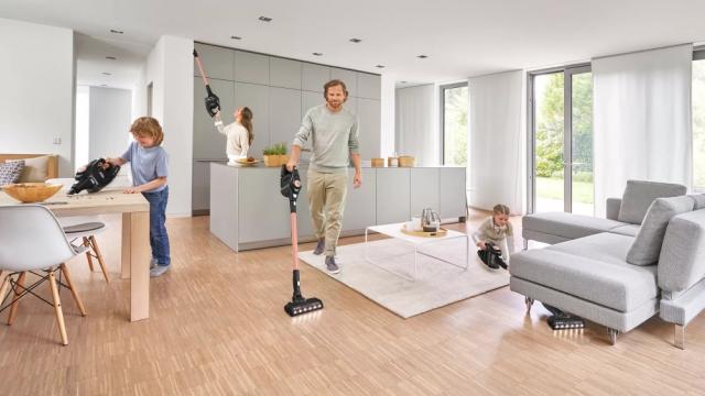 Прахосмукачка Bosch BCS8214PRQ, Cordless Handstick Vacuum Cleaner, Unlimited Gen2 ProParquet, Series 8, TurboSpin motor, 78 dB(A), 4.0 Ah battery, 18.0V, Soft HardFloor brush and AllFloor HighPower brush with LED, 2 in 1 furniture brush and upholster
