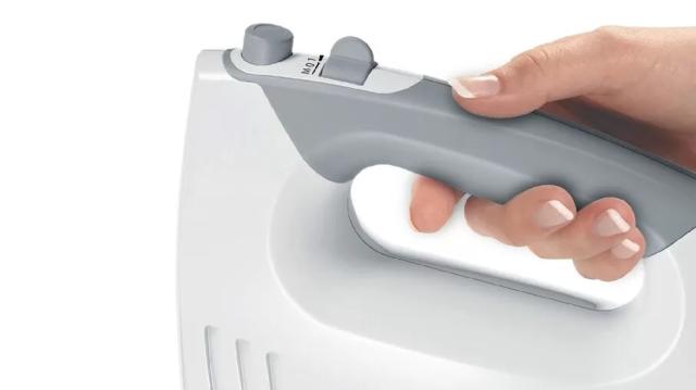 Миксер Bosch MFQ364V6, Hand mixer, 450 W, Fresh Vacuum, Vacuum pump, vacuum container (1.0 l), 3 vacuum bags of the type (1.2 l and 3.8 l)., included bowl and stand, 5 speed settings, additional pulse/turbo setting, White
