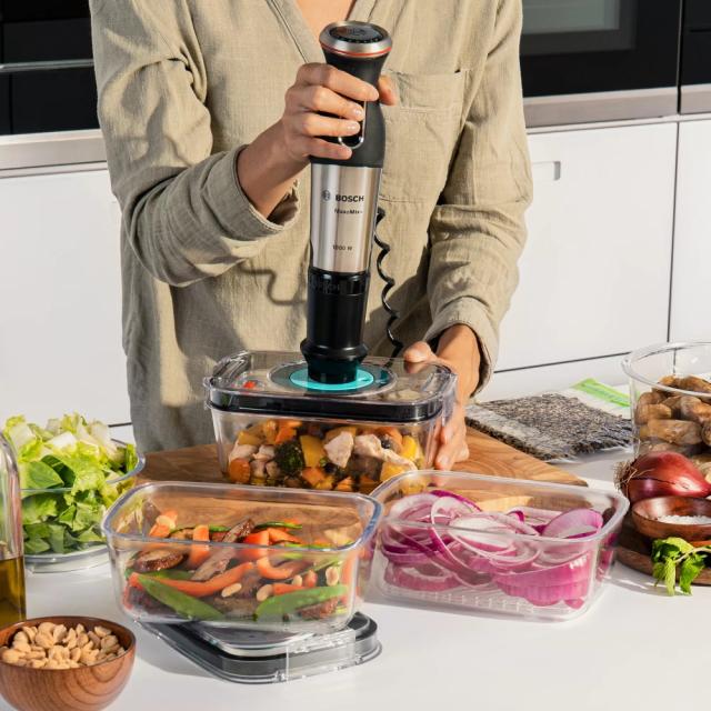 Пасатор Bosch MS8CM61V5, Blender, MaxoMixx, 1000 W, QuattroBlade Pro, Vacuum pump, vacuum container (1.0 l), 3 vacuum bags of the type (1.2 l and 3.8 l), Included transparent jug, chopper, stainless steel stirrer, Stainless steel