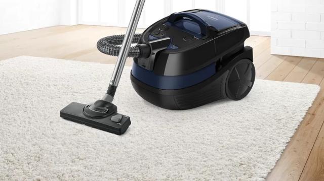 Перяща прахосмукачка Bosch BWD41700 Series 4, 3in1 Vacuum cleaner for wet and dry cleaning, 1700 W motor, 3.5 l bag, PureAir hygiene filter, Blue