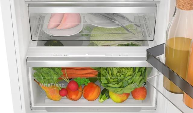 Хладилник Bosch KIN96VFD0, SER4, Built-in fridge-freezer, NoFrost, D, 193.5 x 55.8 cm, 290 l (215+75), 34 dB(A), VitaFresh, EcoAirflow, flat hinge