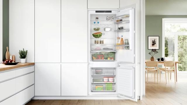Хладилник Bosch KBN96VFE0, SER4, Built-in fridge-freezer, NoFrost, E, 193.5 x 70.8 cm, 383 l (285+98), 34 dB(A), VitaFresh XXL <0°C>, HC, flat hinge