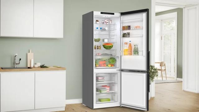 Хладилник Bosch KGN49OXBT SER4; Free-standing fridge-freezer NoFrost, B, 203/70/66.7cm, 440l(311+129), 35dB, VitaFresh XXL <0°C>, Black stainless steel