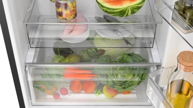 Хладилник Bosch KGN49OXBT SER4; Free-standing fridge-freezer NoFrost, B, 203/70/66.7cm, 440l(311+129), 35dB, VitaFresh XXL <0°C>, Black stainless steel