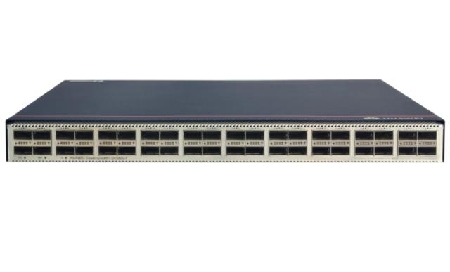 Комутатор Huawei CE8851-32CQ8DQ-P switch with RTU bundle 1 (32*100GE QSFP28, 8*400G QSFPDD, 2*AC power modules, 6*fan modules, port-side intake, 8*400GE port RTU)