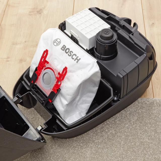 Прахосмукачка Bosch BGL6POW1 Series 6, Vacuum cleaner with bag, 4l, ProPower, Remote control, PowerProtect, Black