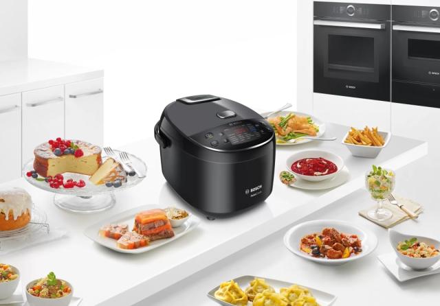 Мултикукър Bosch MUC22B42RU, Multicooker, 48 programs, large 5-liter bowl with a non-stick coating, Large temperature range 40-160 ° C, 900 W, Black