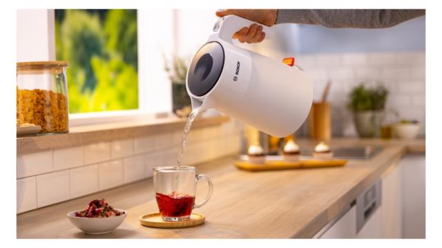 Електрическа кана Bosch TWK2M161, MyMoment Plastic Kettle, 2400 W, 1.7 l, Cup indicator, Limescale filter, Triple safety function, White