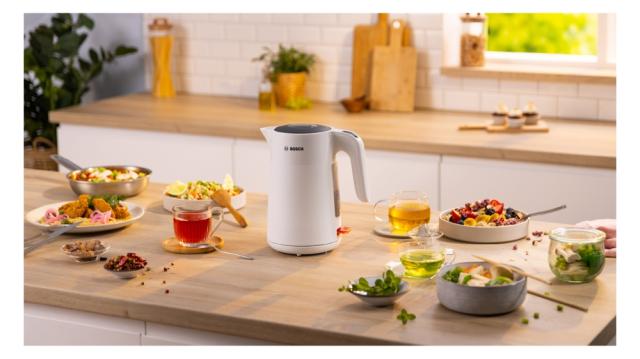 Електрическа кана Bosch TWK2M161, MyMoment Plastic Kettle, 2400 W, 1.7 l, Cup indicator, Limescale filter, Triple safety function, White