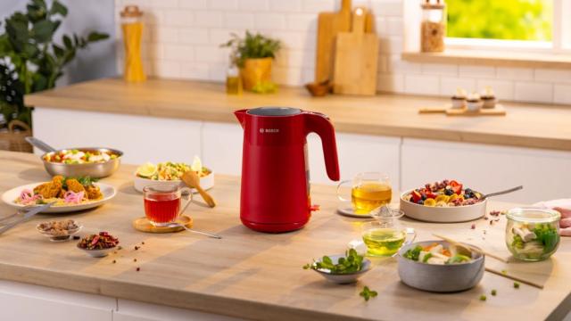 Електрическа кана Bosch TWK2M164, MyMoment Plastic Kettle, 2400 W, 1.7 l, Cup indicator, Limescale filter, Triple safety function, Red