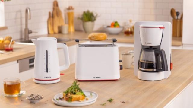 Електрическа кана Bosch TWK3M121, MyMoment Plastic Kettle, 2400 W, 1.7 l, Cup indicator, Limescale filter, Triple safety function, White