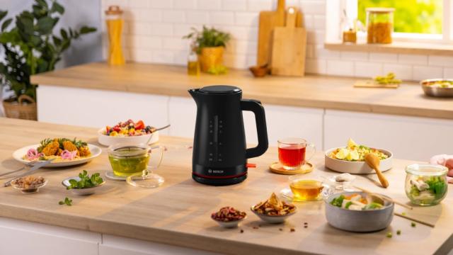 Електрическа кана Bosch TWK3M123, MyMoment Plastic Kettle, 2400 W, 1.7 l, Cup indicator, Limescale filter, Triple safety function, Black