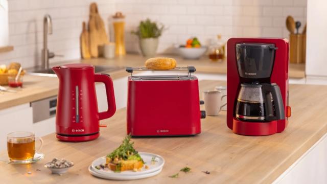 Електрическа кана Bosch TWK3M124, MyMoment Plastic Kettle, 2400 W, 1.7 l, Cup indicator, Limescale filter, Triple safety function, Red