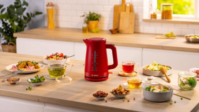 Електрическа кана Bosch TWK3M124, MyMoment Plastic Kettle, 2400 W, 1.7 l, Cup indicator, Limescale filter, Triple safety function, Red