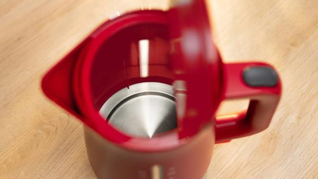 Електрическа кана Bosch TWK3M124, MyMoment Plastic Kettle, 2400 W, 1.7 l, Cup indicator, Limescale filter, Triple safety function, Red