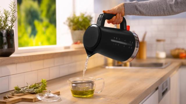 Електрическа кана Bosch TWK4M223, MyMoment Plastic Kettle, 2400 W, 1.7 l, Interior light, Cup indicator, Limescale filter, Triple safety function, Black