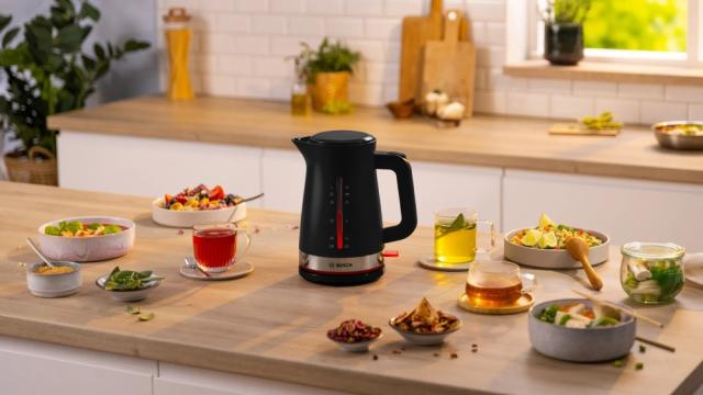 Електрическа кана Bosch TWK4M223, MyMoment Plastic Kettle, 2400 W, 1.7 l, Interior light, Cup indicator, Limescale filter, Triple safety function, Black