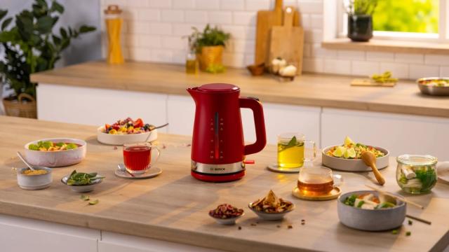 Електрическа кана Bosch TWK4M224, MyMoment Plastic Kettle, 2400 W, 1.7 l, Interior light, Cup indicator, Limescale filter, Triple safety function, Red