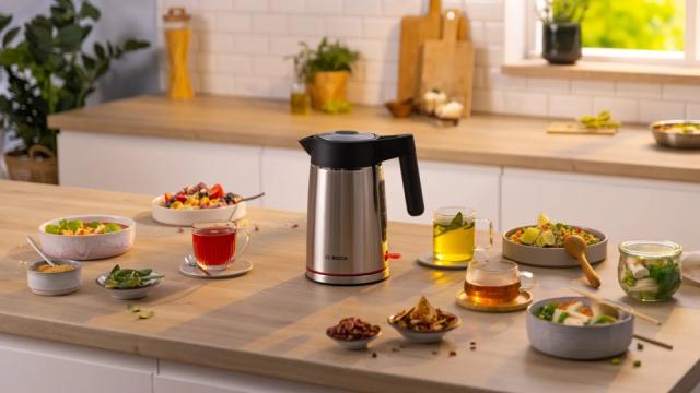 Електрическа кана Bosch TWK6M480, MyMoment Stainless steel Kettle, 2400 W, 1.7 l, Interior light, Cup indicator, Limescale filter, Triple safety function, Stainless steel