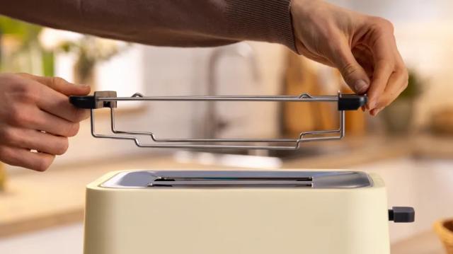 Тостер Bosch TAT4M227, MyMoment Compact toaster, 950 W, Auto power off, Defrost and reheat setting, Removable and foldable bun attachment, High lift, Cream