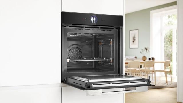 Фурна Bosch HMG776KB1 SER8 Combi microwave oven, 4D HotAir, Pyro, 20 HM, Assist, 1-lvl Pyro rail, LED light top, TFT-touchdisplay Plus 7cm, HC