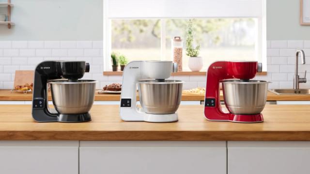Кухненски робот Bosch MUM5X720, Kitchen Machine with scale, MUM5, 1000 W, 3D PlanetaryMixing, Stainless steel mixing bowl, additional accessories included, Red, Silver