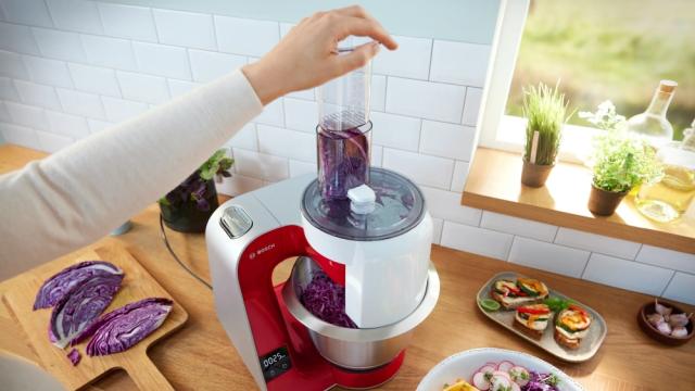 Кухненски робот Bosch MUM5X720, Kitchen Machine with scale, MUM5, 1000 W, 3D PlanetaryMixing, Stainless steel mixing bowl, additional accessories included, Red, Silver