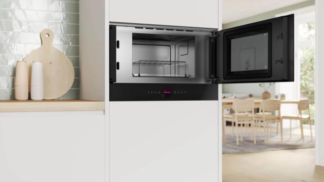 Микровълнова печка Bosch BER7321B1, SER8, Built-in microwave, 21l, AutoPilot 10, LED light, right hinge,TFT, black