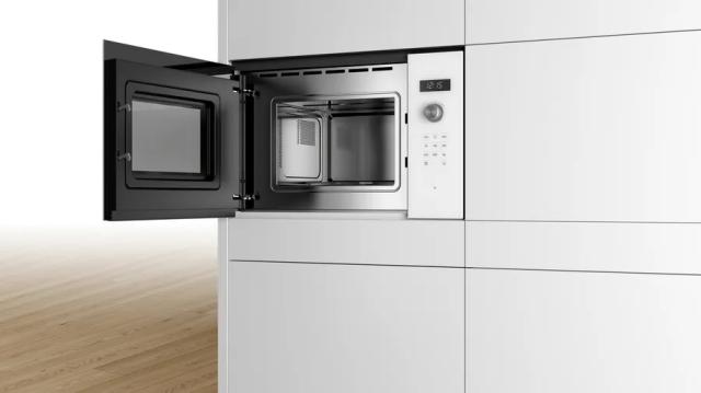 Микровълнова печка Bosch BFL524MW0 SER6; Built-in microwave, 800 W, 20 l, AutoPilot 7, left hinge, White